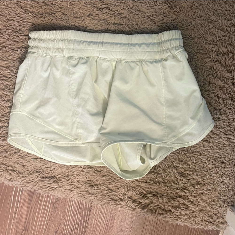 Lulu size 4 hotty hots light green 2.5
